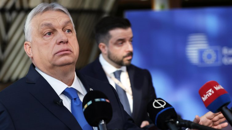 Орбан играе и с Русия, и със САЩ, но това изглежда не му помага 