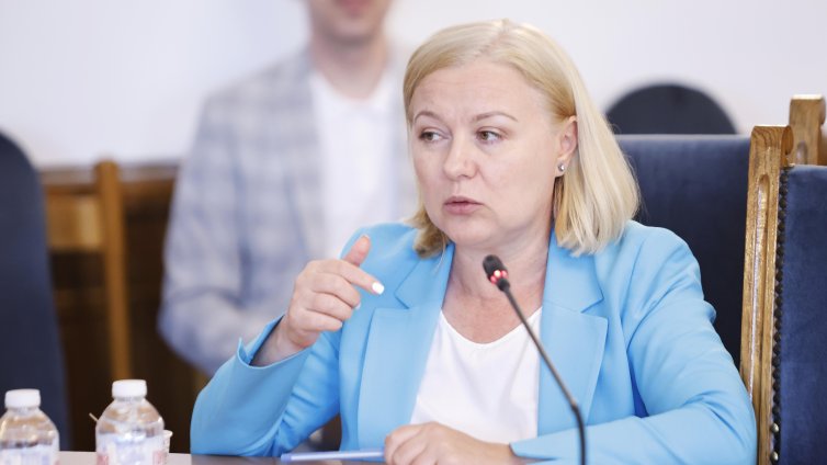 Йорданова: Борисов призна, че повечето решения в НС минават с Пеевски