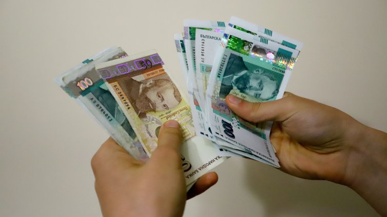 3620 лв. е тримесечният общ доход на човек през второто тримесечие на 2025 г. 