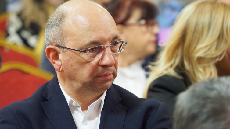 Николай Василев: Държавата се залива в пари, които се изливат в пустинята
