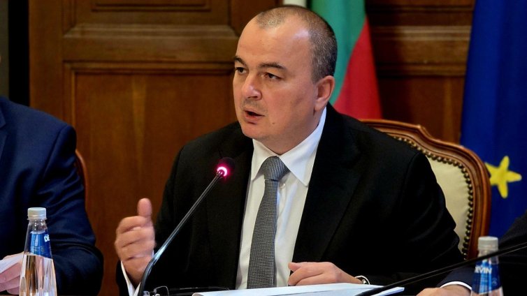 Абровски защити кадровите промени, били нормални за всяко управление