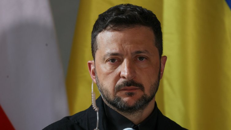 Зеленски: Русия се опитва да спечели време, за да продължи войната