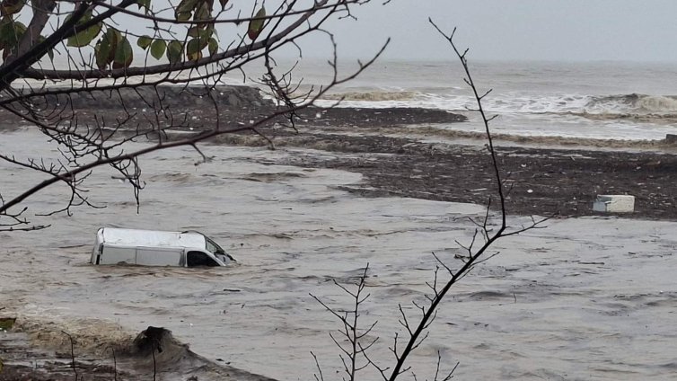 Бедствието е невиждано досега в района на Несебър