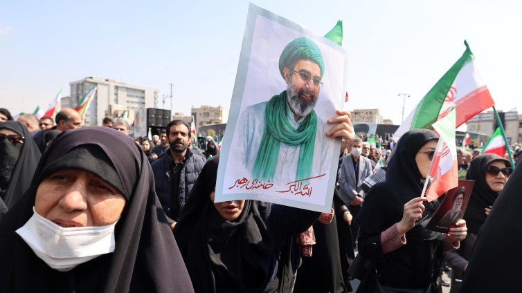 Новият ирански върховен лидер призова да се нападат враговете в страната и в чужбина