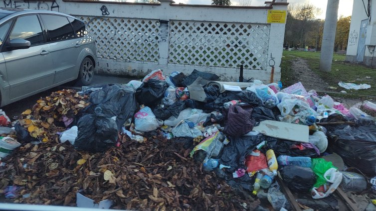 Кварталите на София: Боклуци, липсващи пейки, разбити улици...