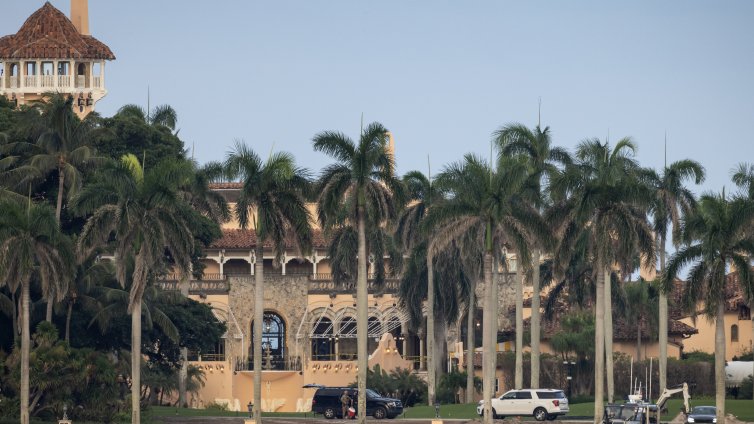 Тръмп преобразява Белия дом по образ и подобие на Мар-а-Лаго