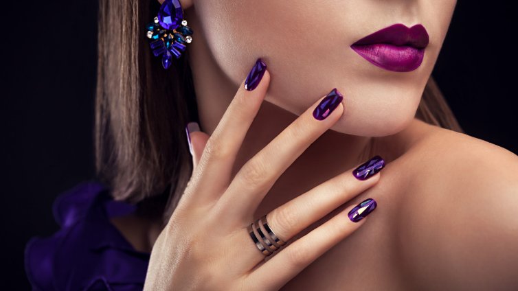 Цвят слива &ndash; най-популярен за есенен маникюр