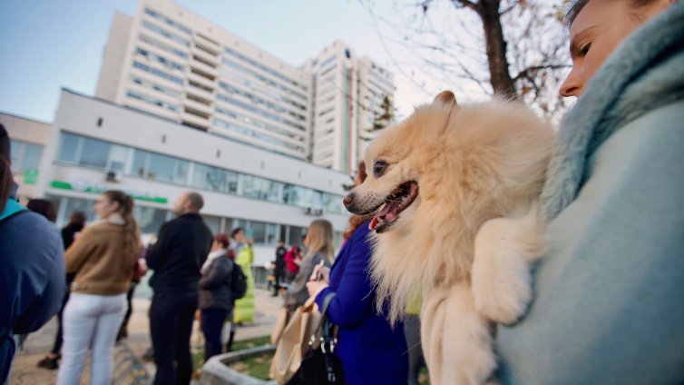  "Справедливост за Мая": Протестиращи поискаха по-строги наказания за македонския лекар СНИМКИ