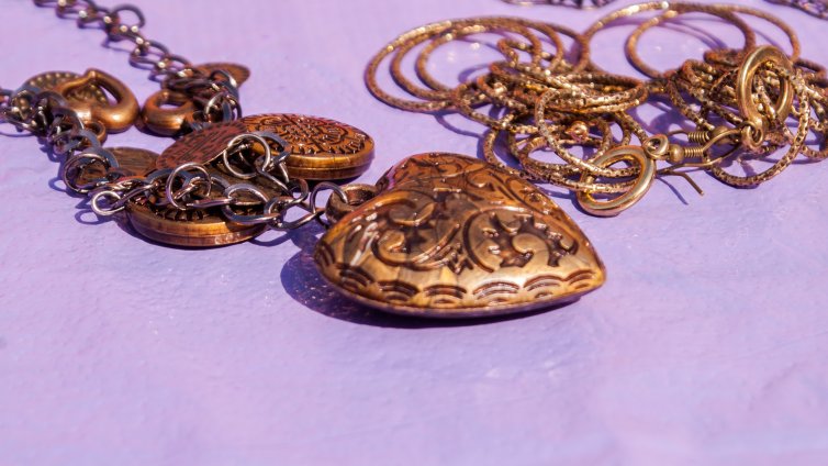 Историята на уникалното бижу, свързано с брака на Хенри VIII и първата му съпруга Катерина Арагонска