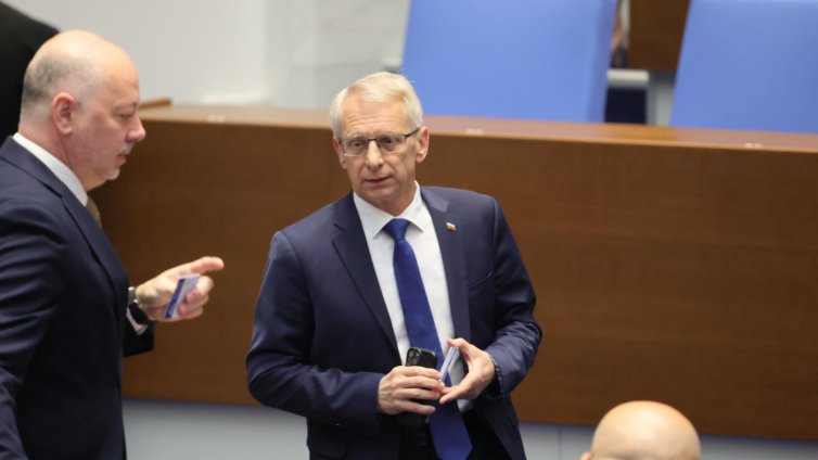 Денков за свалената охрана: Трябваше да се случи преди месеци