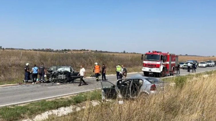 Четири станаха жертвите на челния сблъсък край Хасково ВИДЕО