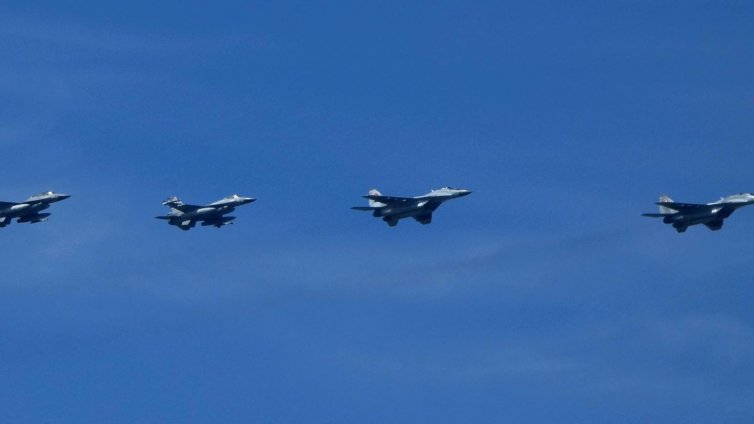 Български и гръцки и самолети оттренираха усилването на охраната по въздух