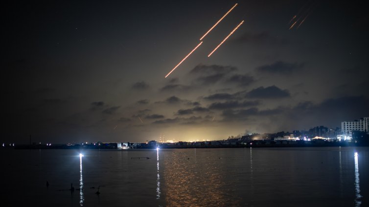  Експлозии в Тел Авив и в Йерусалим, Иран изстреля стотици балистични ракети 