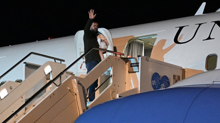 Джей Ди Ванс кацна в Индия