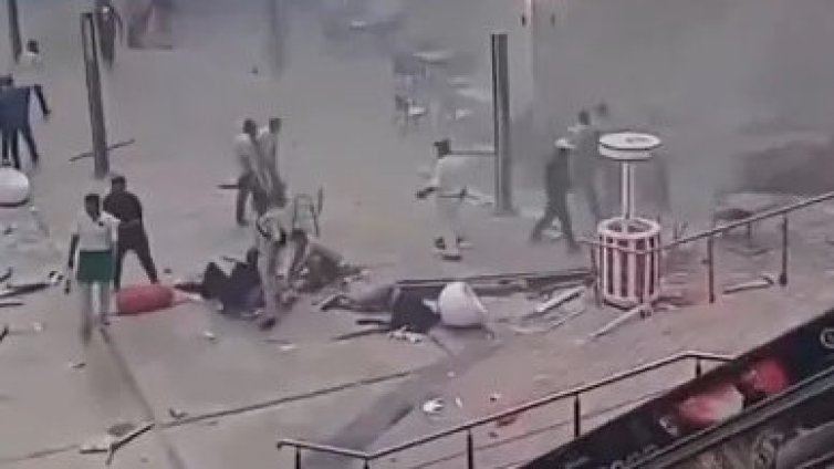 Взрив уби трима в мол в Кайро