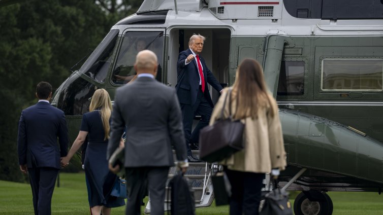 Тръмп пристигна във Великобритания