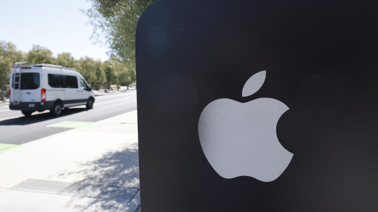 Пак технически проблеми: Apple отлага ключови подобрения на Siri 