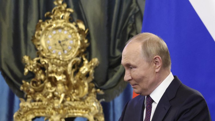 Преди срещата на върха в Аляска, Путин прекроява световния ред по свой вкус