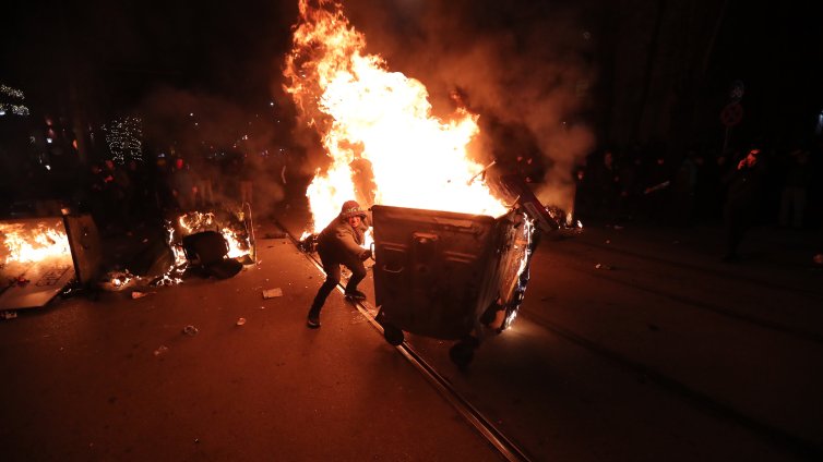 80 000 лв. е сметката след вандалските прояви снощи в София