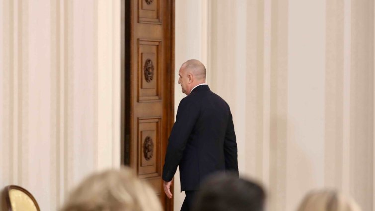 Утре Радев напуска президентството 