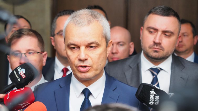 "Възраждане" нахлуха в БНБ, искат среща с управителя ВИДЕО