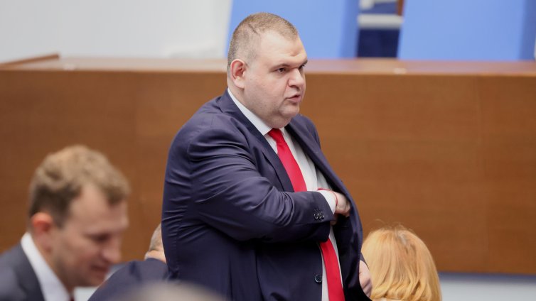 Пеевски: Подкрепяме постигнатото замразяване на договора с "Боташ" 