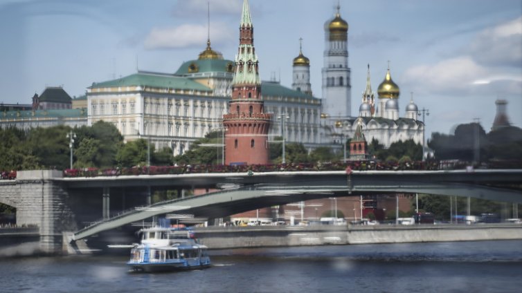 Мъж е убит при бомбен атентат в Москва, смята се, че е висш военен