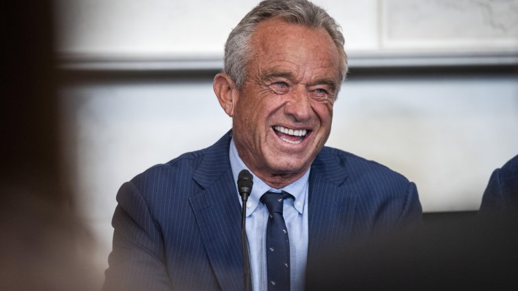 Медицински групи и щати в САЩ работят за заобикаляне на решенията на Кенеди за ваксините