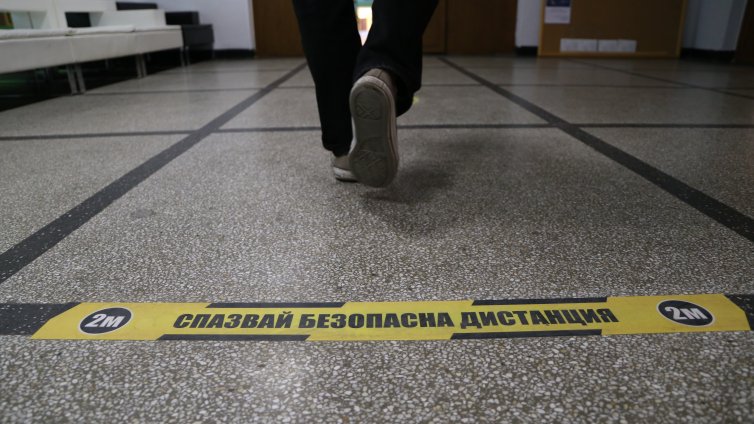 МОН следи внимателно епидемичната ситуация