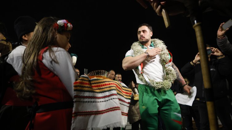 Мениджърът на Карлос Насар: Офертите за него са умопомрачителни 