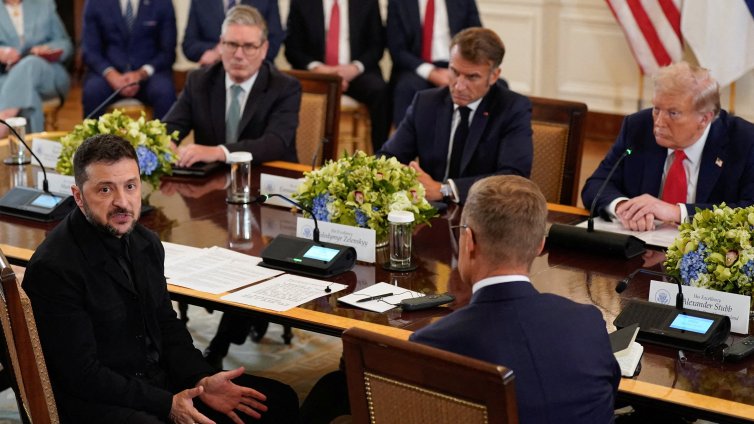Ще успее ли Тръмп да събере в една стая Путин и Зеленски?