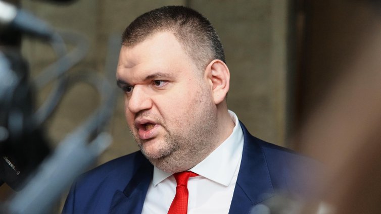 Пеевски застана зад протеста на медиците