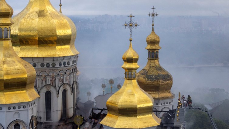 Зеленски за атаката: Сериозно престъпление срещу християнската култура