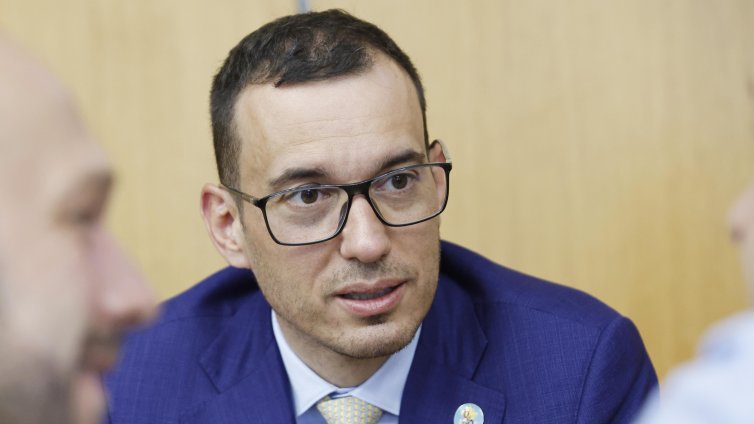 Терзиев пробва софиянци колко най-скъпо биха платили за паркиране