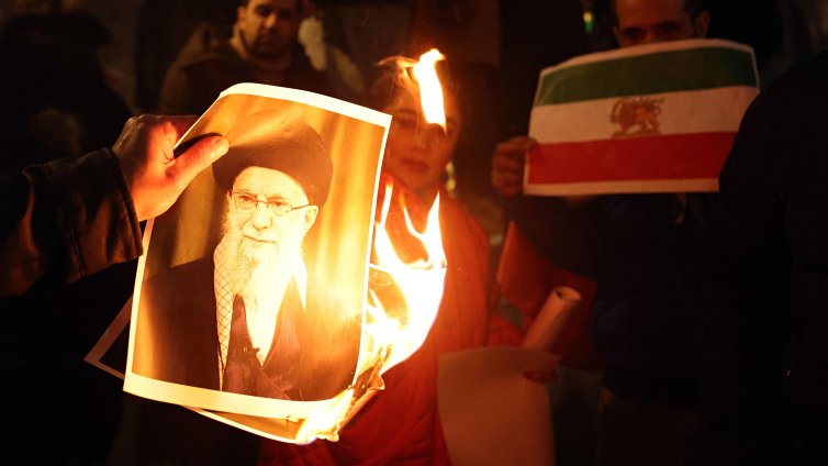 Какво следва в Иран: протестиращите срещу аятолаха