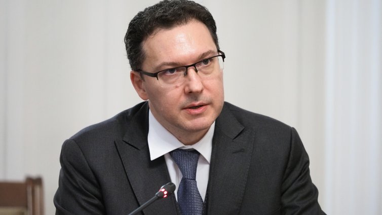 Митов атакува Радев: Играе пореден популистки спектакъл