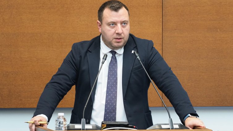 "Възраждане" предлага да внасяме нефт от Русия