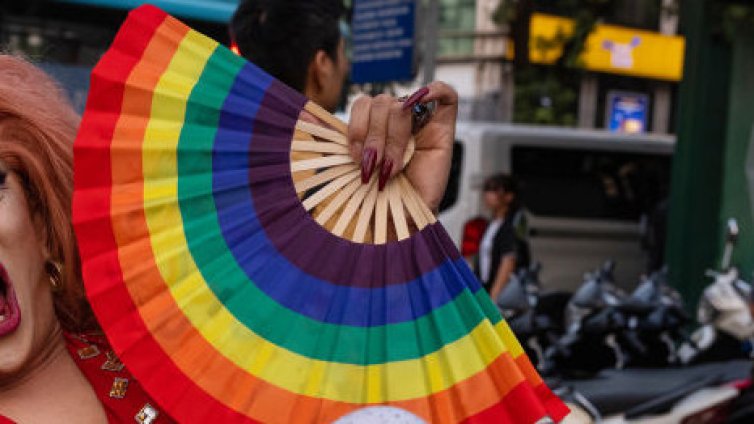 Драг група се подигра с Исус Христос на транс събитие за Великден