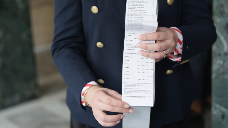 "Алфа рисърч": ПБ на Радев - 34,2%, БСП на кантар, "Сияние" - интересен феномен