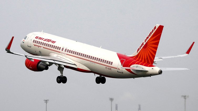 Самолет на Air India излезе от писта, пилотите изгубили контрол 