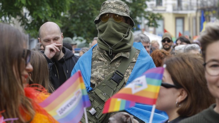 Прайдът в Киев събра пари за дронове за украинската армия