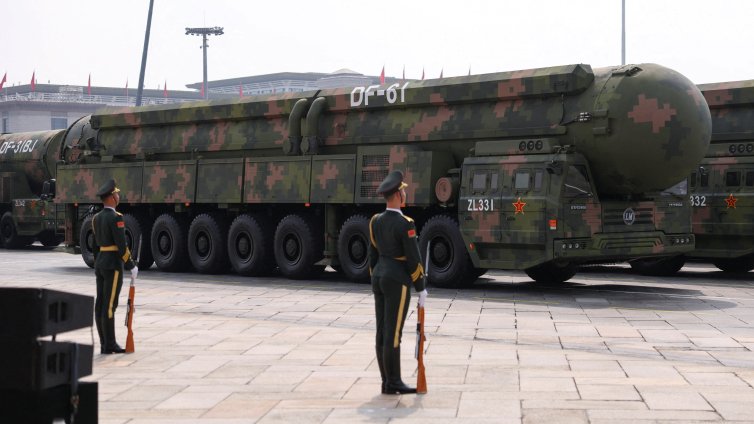 DF-61 - ракетата на парада в Пекин, която изненада дори опитните анализатори 