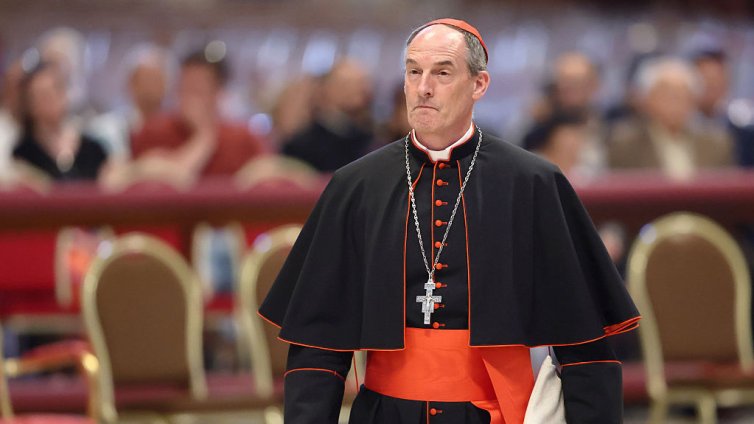 Свещеникът "рок звезда", който се пртивопоставя на мафията в Корсика