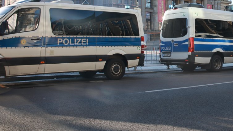 Силни експлозии и изстрели в Мюнхен, изгоряла е къща