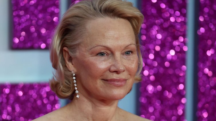 Памела Андерсън иска да си смени името