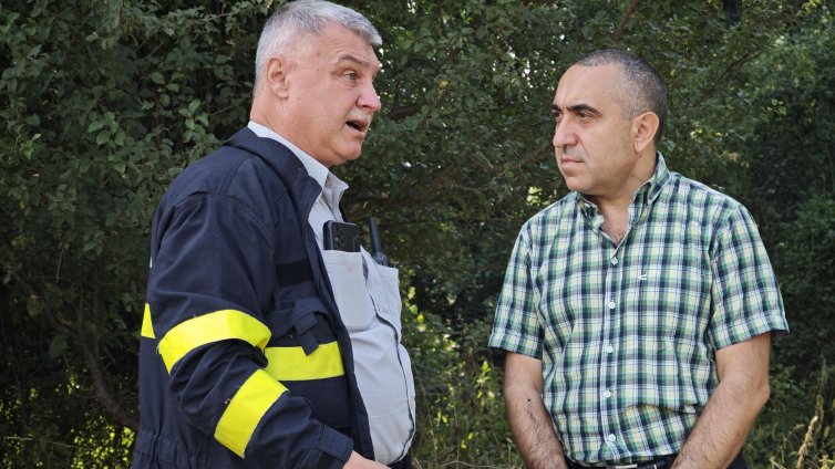 Пожарът в трънските села се е пренесъл изцяло в гората