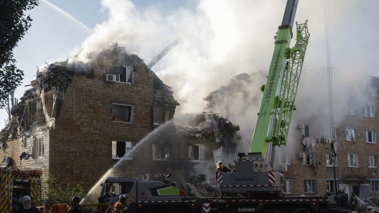 Освен сградата на ЕС Русия е ударила и азербайджанското посолство в Киев