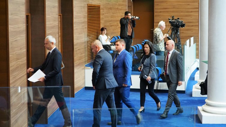 Свърши ваканцията, депутатите подновяват работа днес