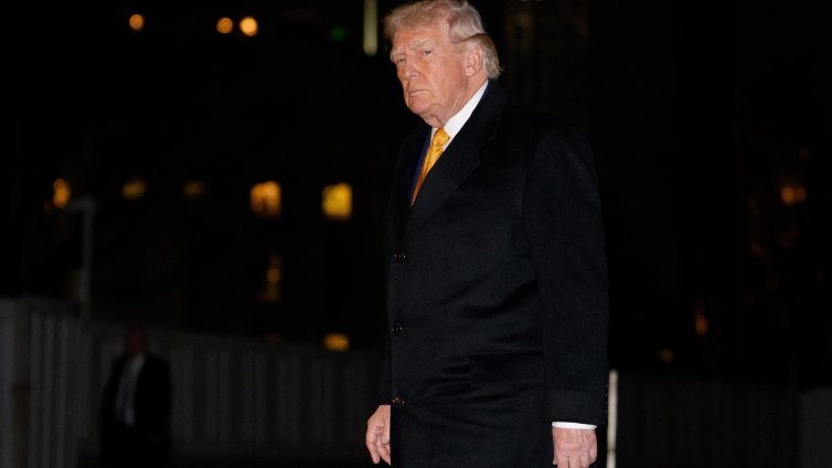 Белият дом плаши: Тръмп може да придобие Гренландия и със сила