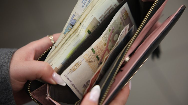 Длъжниците все по-млади: Близо 120 хиляди млади българи са задлъжнели